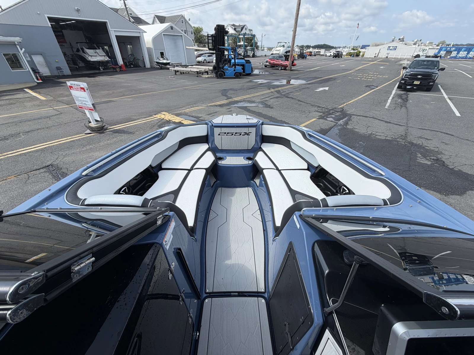 2023 Yamaha Boats 255XD