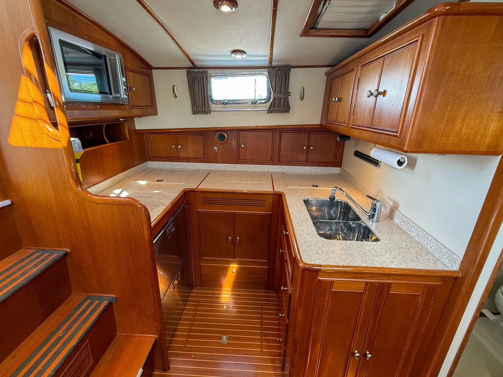 2003 Grand Banks 38 Eastbay HX