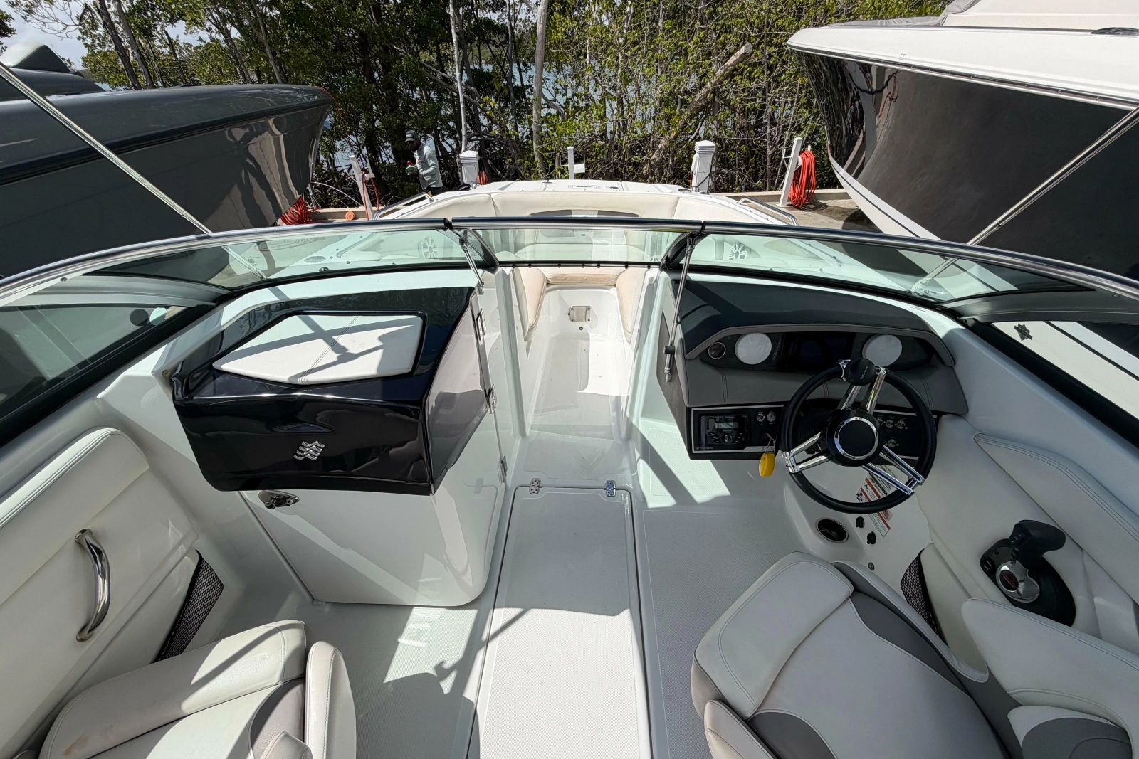 2021 Four Winns HD3