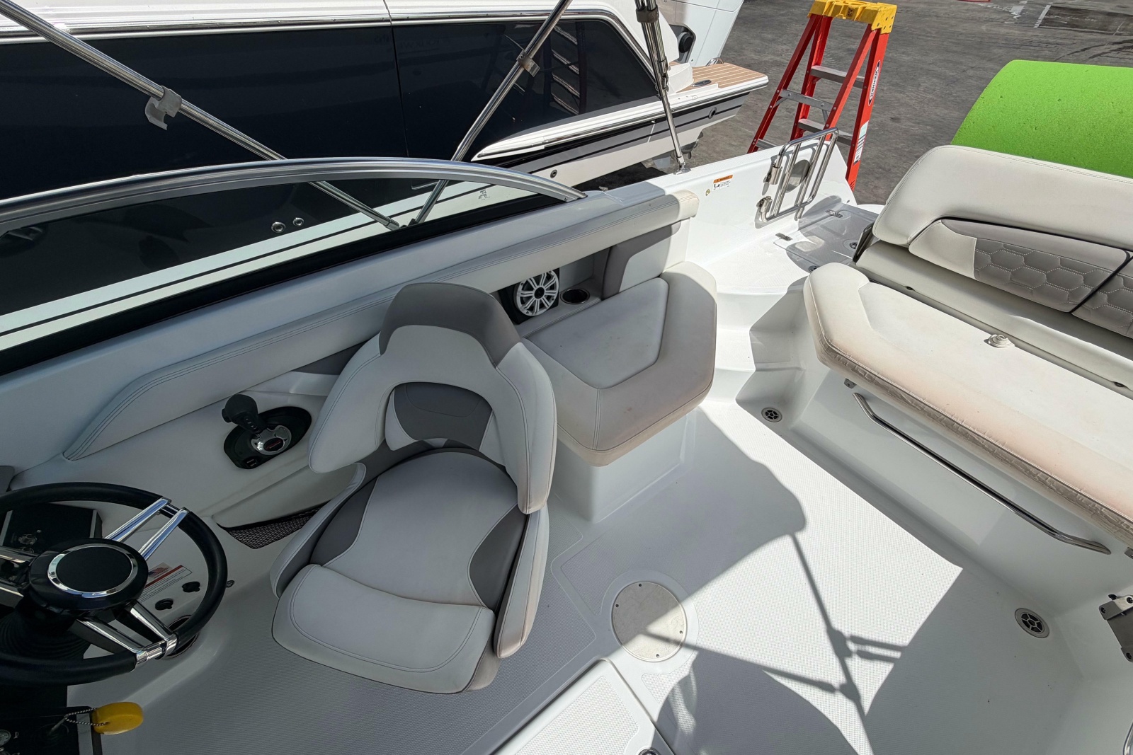 2021 Four Winns HD3