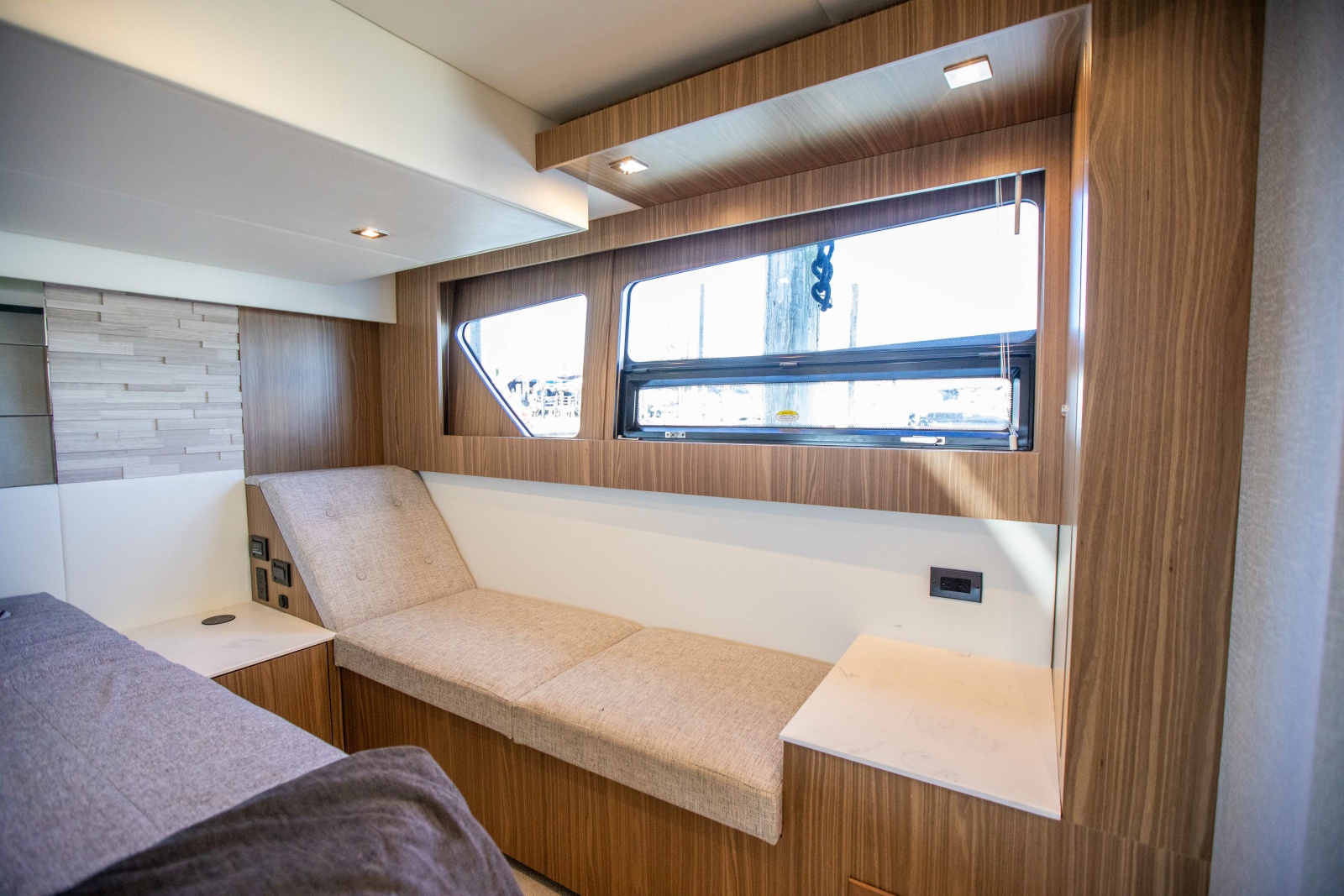 2024 Cruisers Yachts 50 Cantius