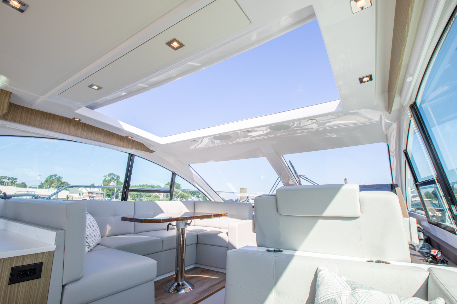 2024 Cruisers Yachts 50 Cantius