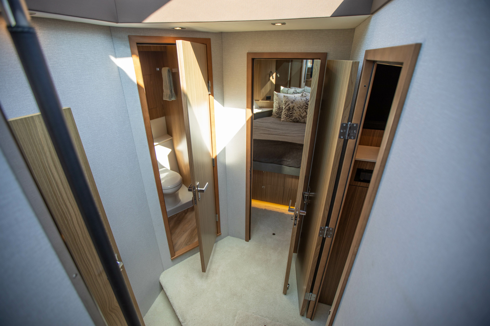2024 Cruisers Yachts 50 Cantius
