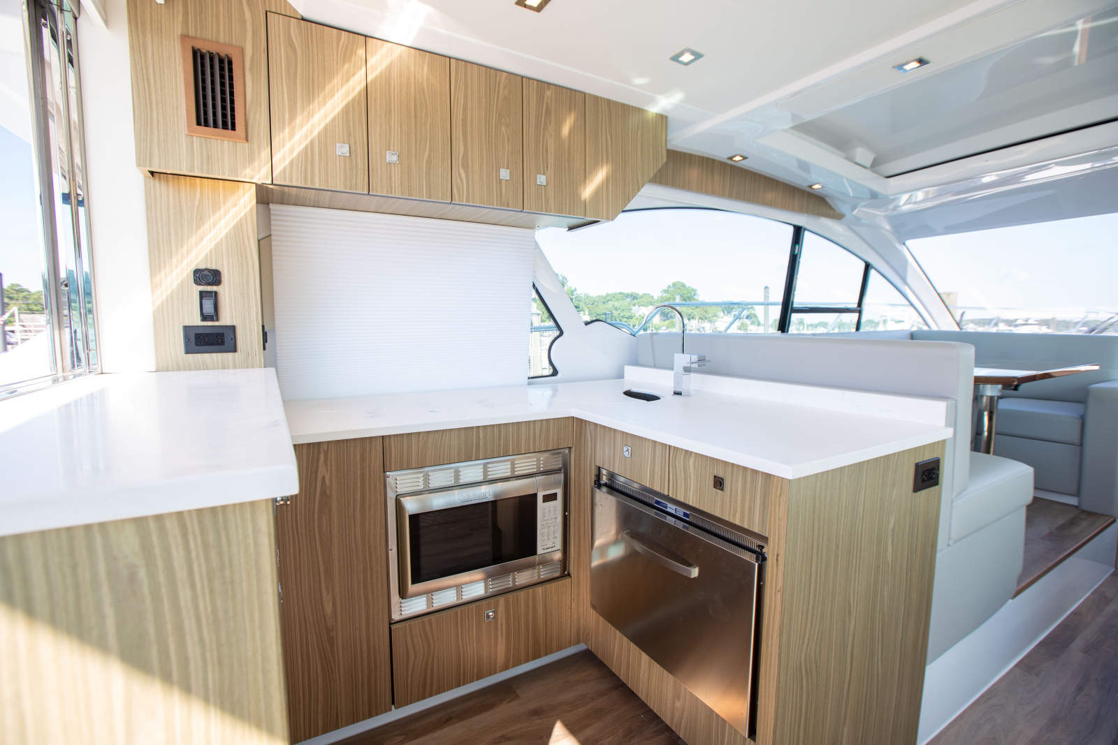 2024 Cruisers Yachts 50 Cantius