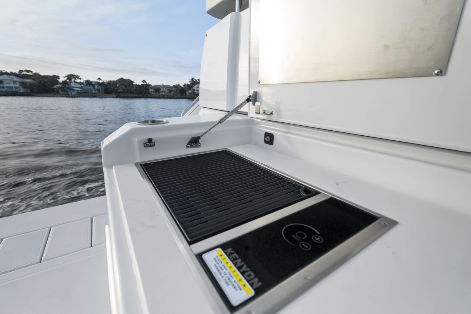 2024 Cruisers Yachts 50 Cantius