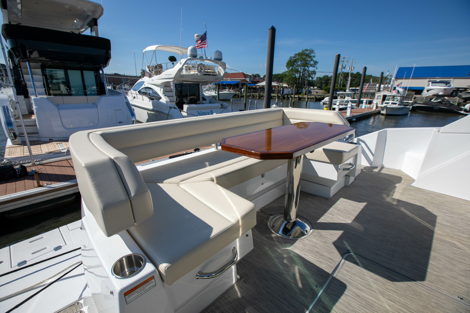 2024 Cruisers Yachts 50 Cantius