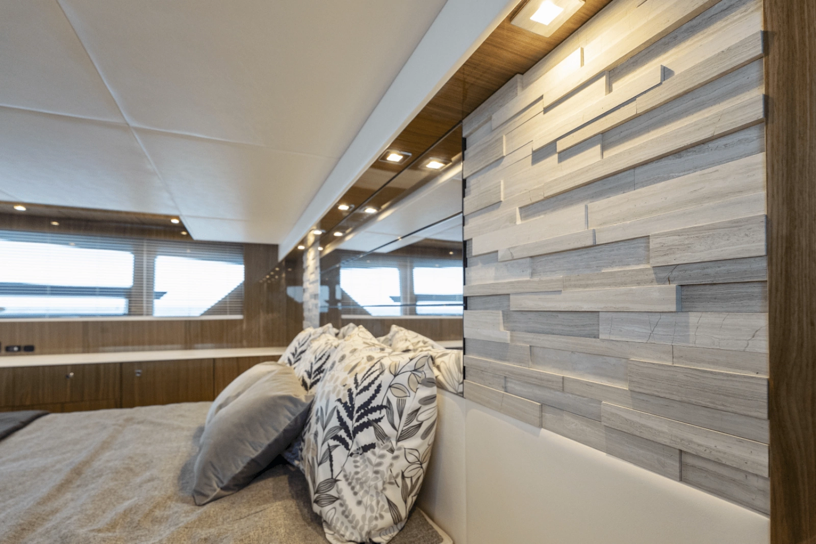 2024 Cruisers Yachts 50 Cantius