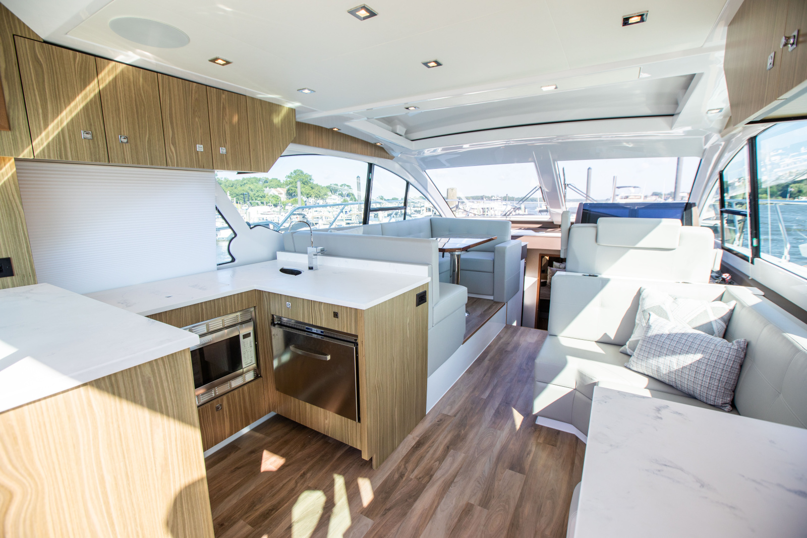 2024 Cruisers Yachts 50 Cantius