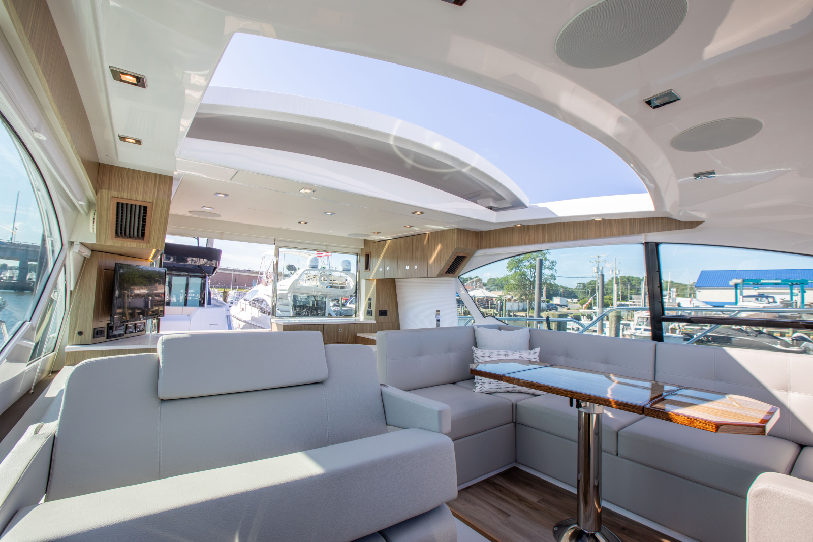 2024 Cruisers Yachts 50 Cantius