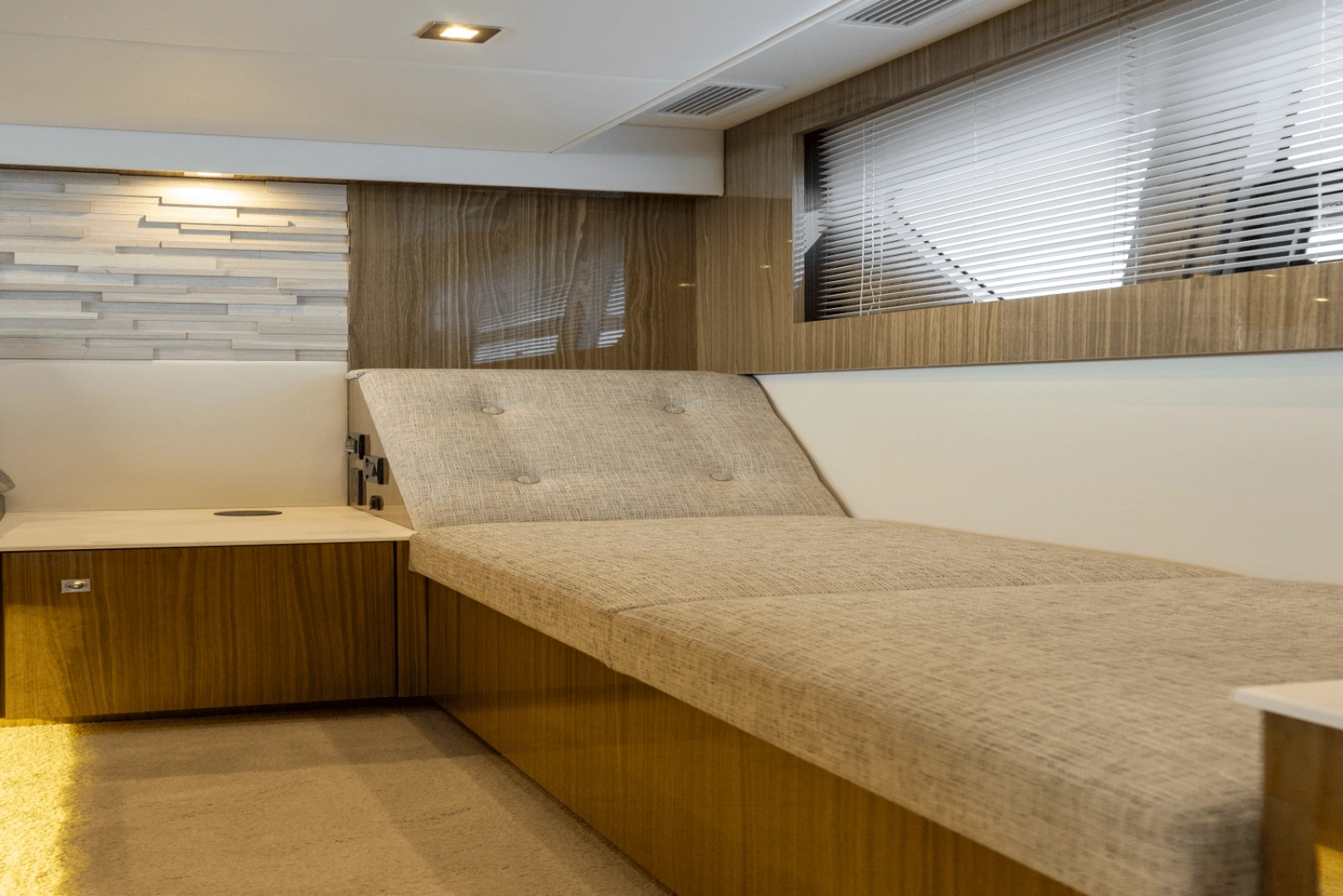 2024 Cruisers Yachts 50 Cantius