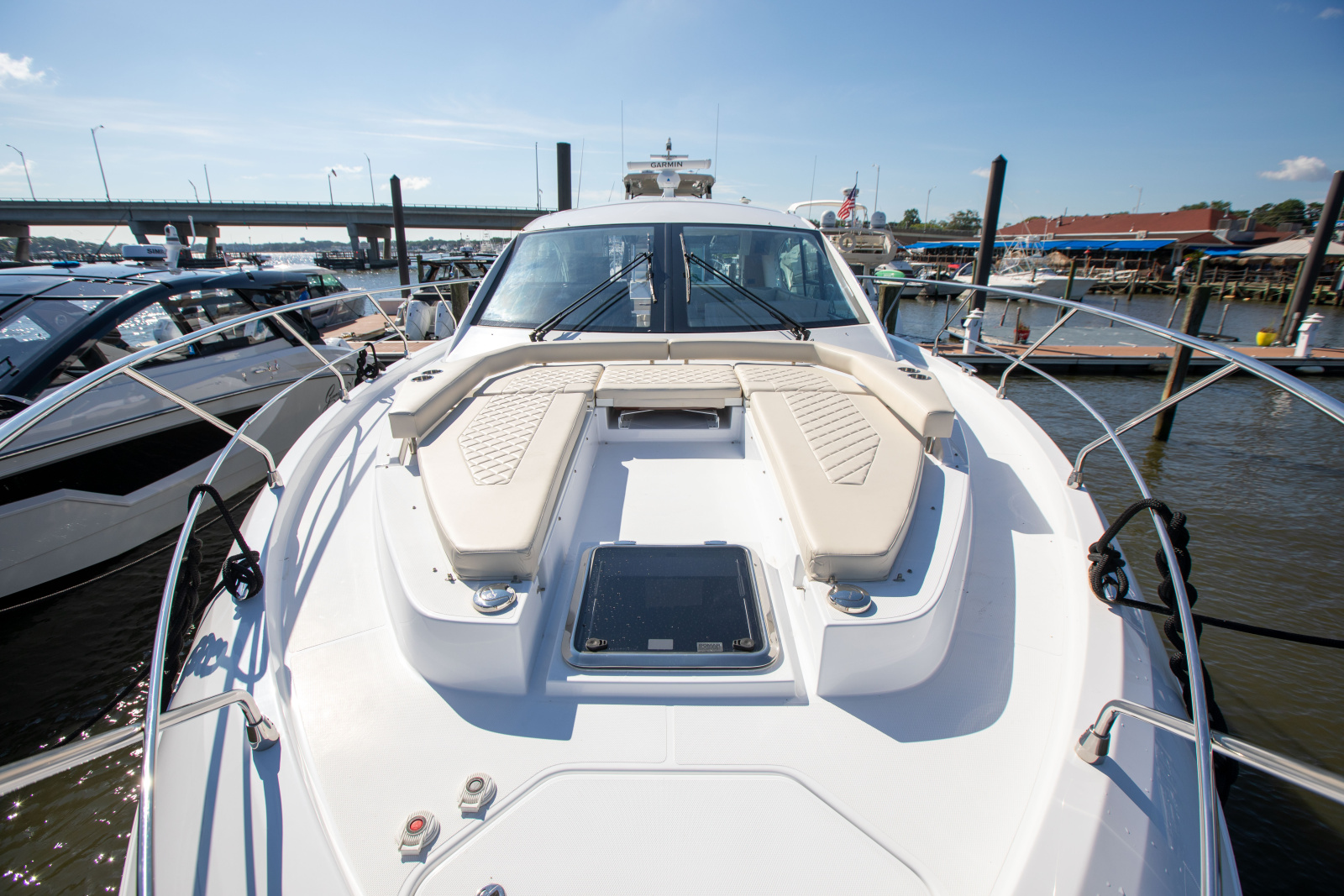 2024 Cruisers Yachts 50 Cantius