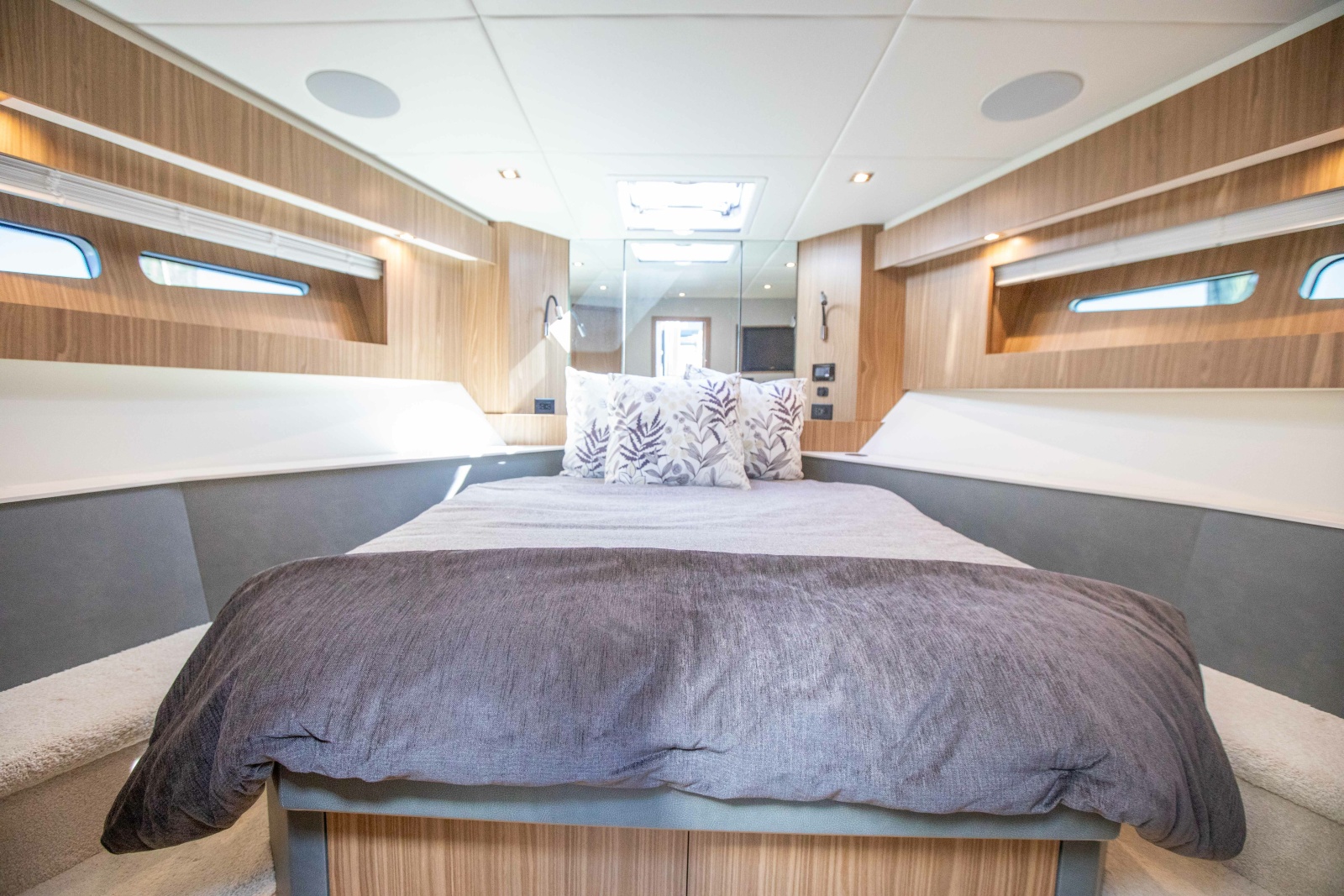2024 Cruisers Yachts 50 Cantius