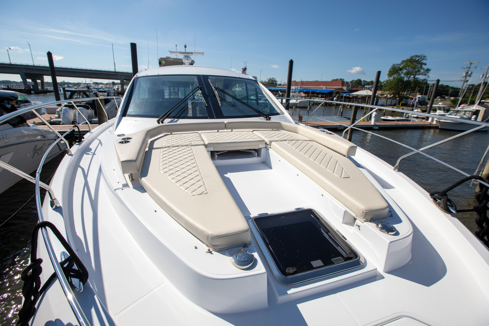 2024 Cruisers Yachts 50 Cantius