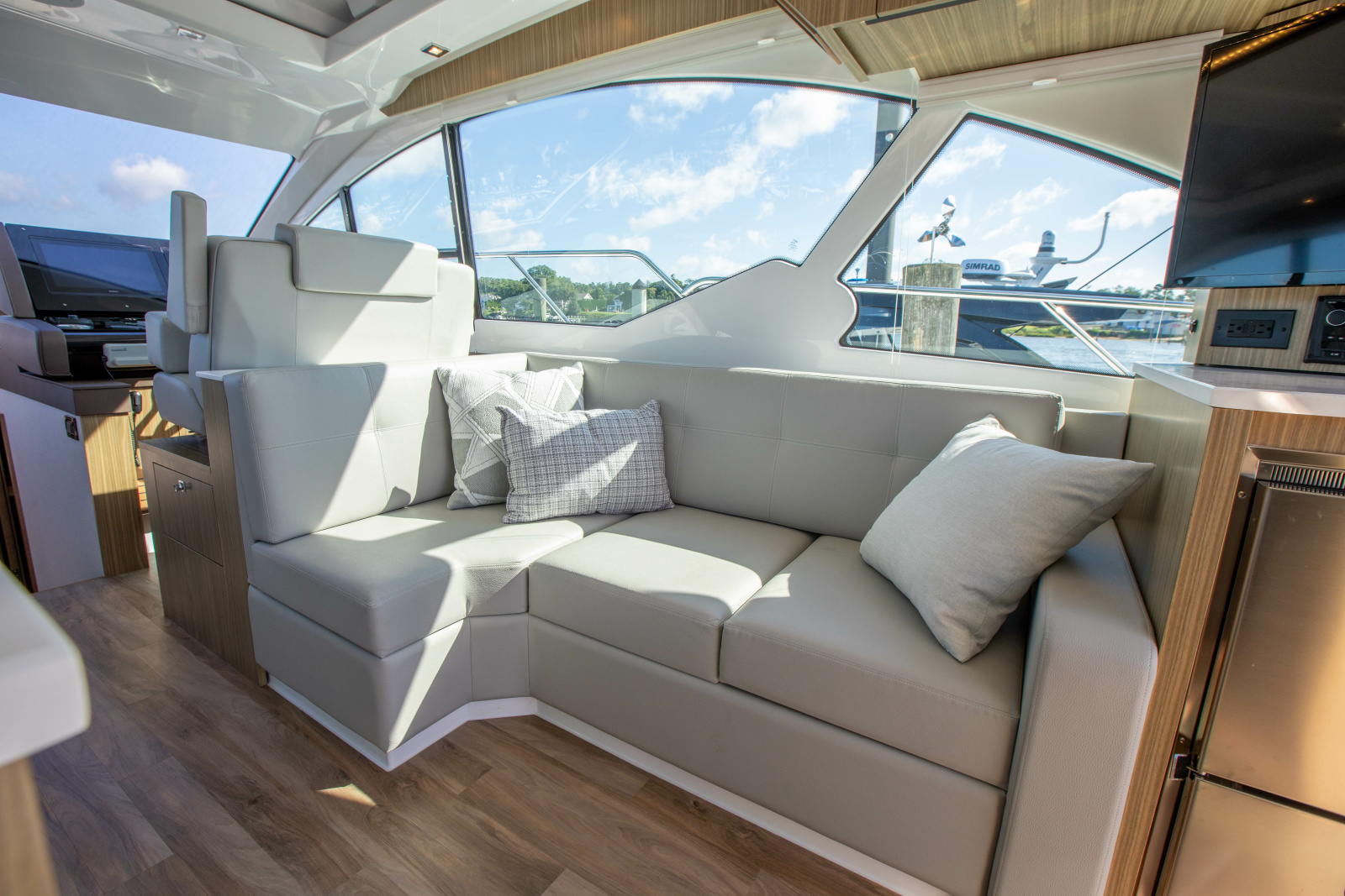 2024 Cruisers Yachts 50 Cantius