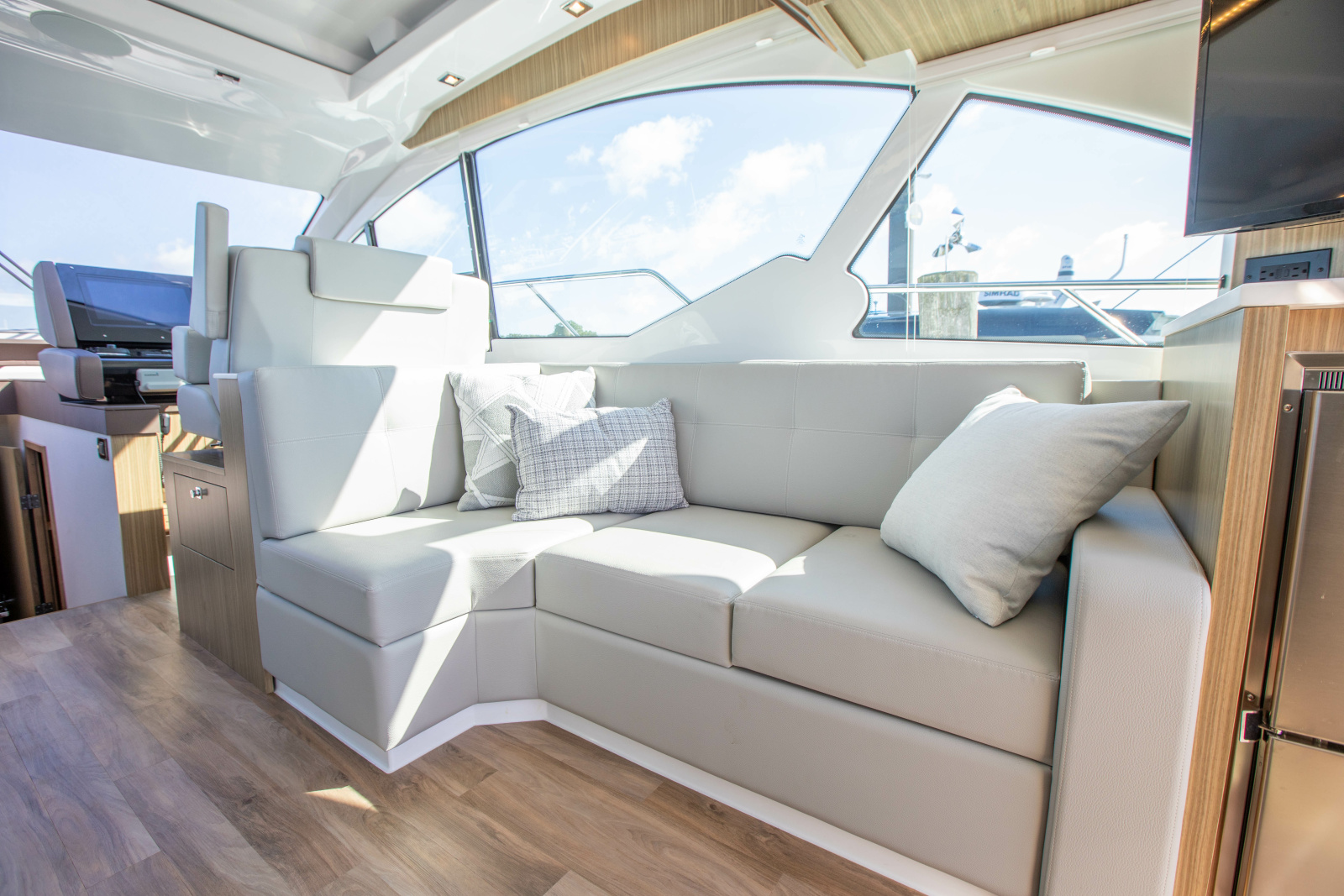 2024 Cruisers Yachts 50 Cantius