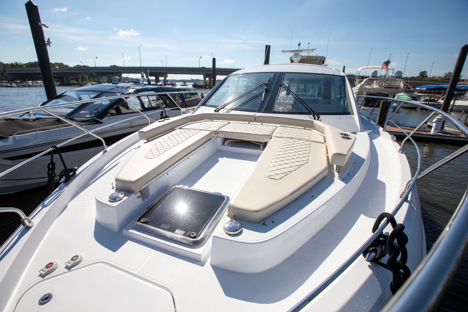 2024 Cruisers Yachts 50 Cantius