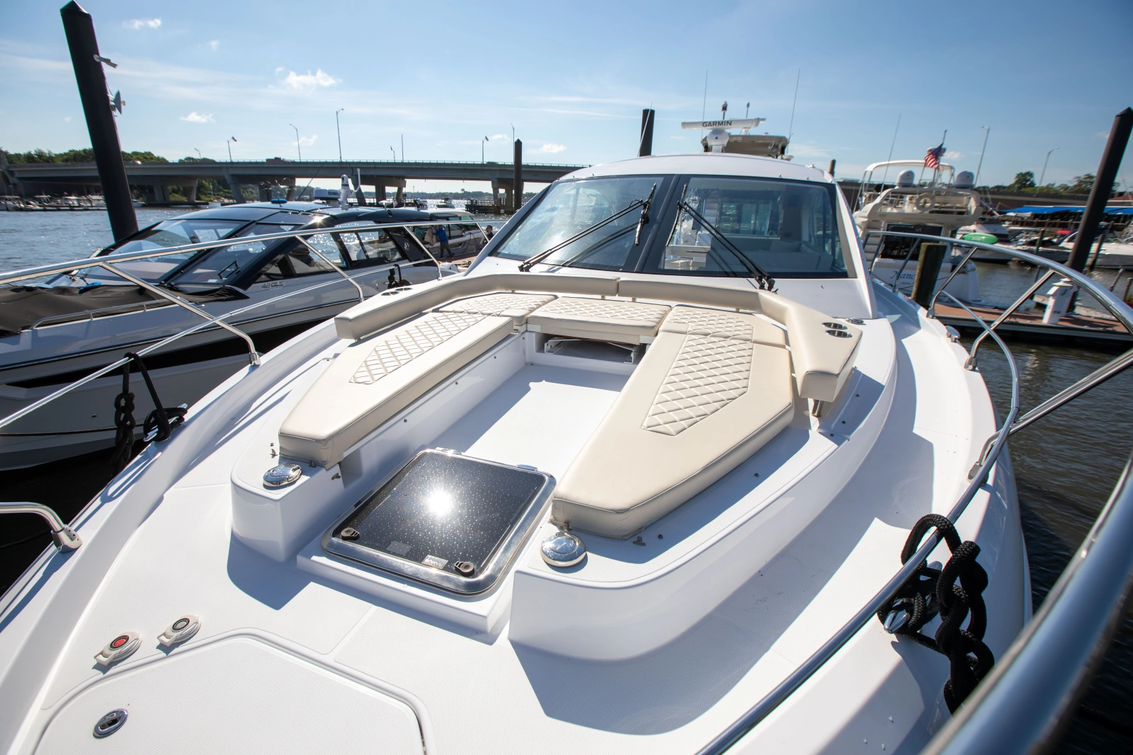 2024 Cruisers Yachts 50 Cantius