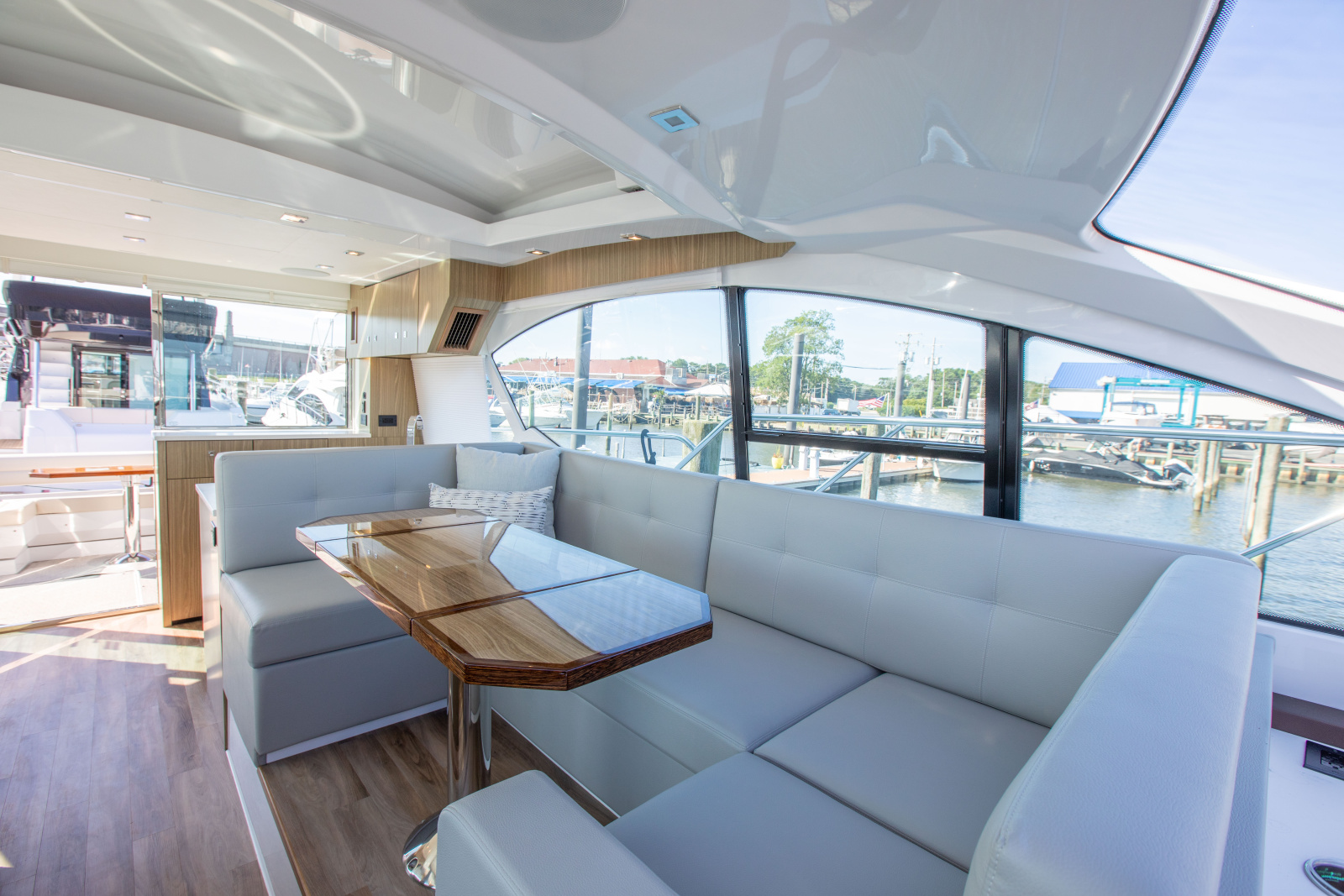 2024 Cruisers Yachts 50 Cantius
