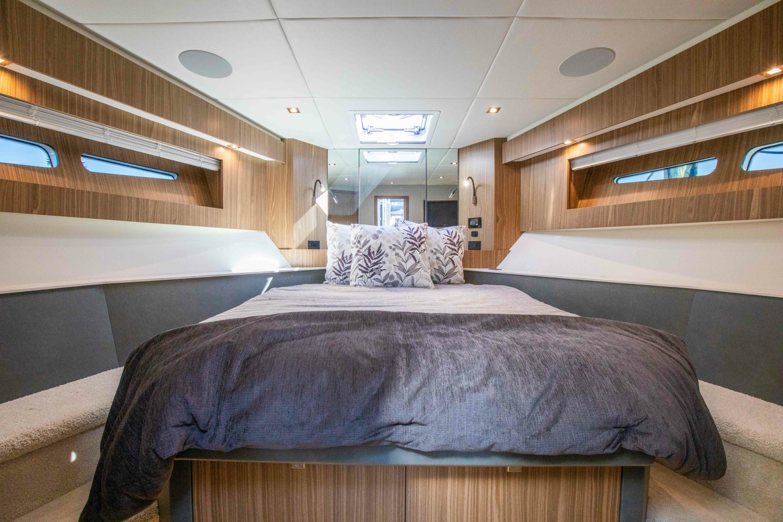 2024 Cruisers Yachts 50 Cantius