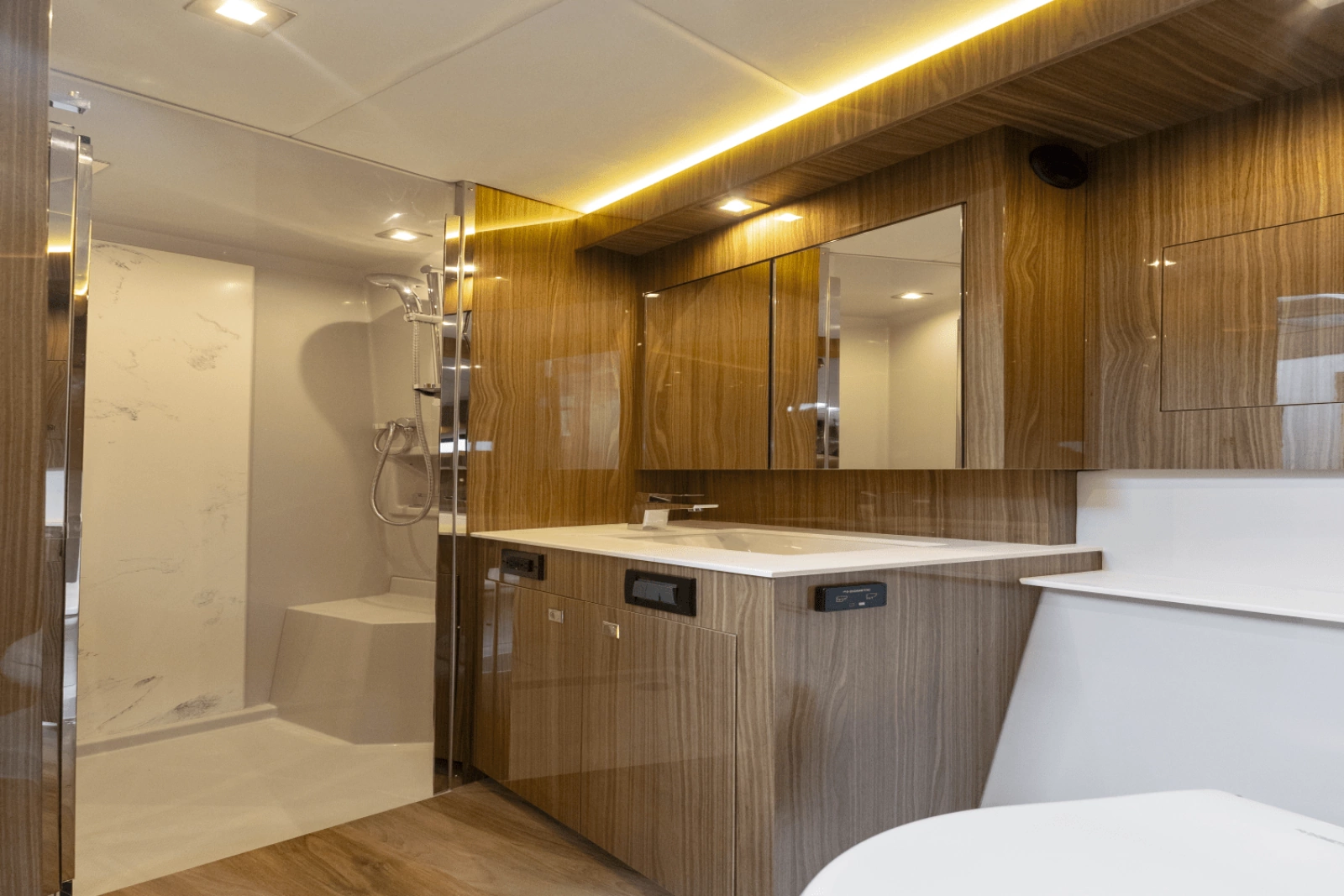 2024 Cruisers Yachts 50 Cantius