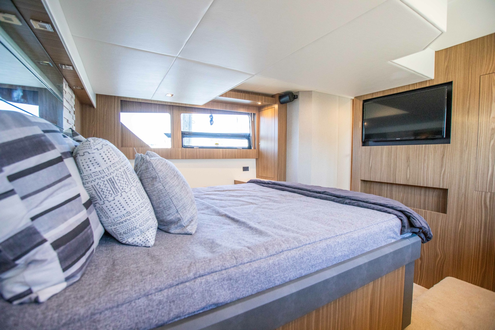 2024 Cruisers Yachts 50 Cantius
