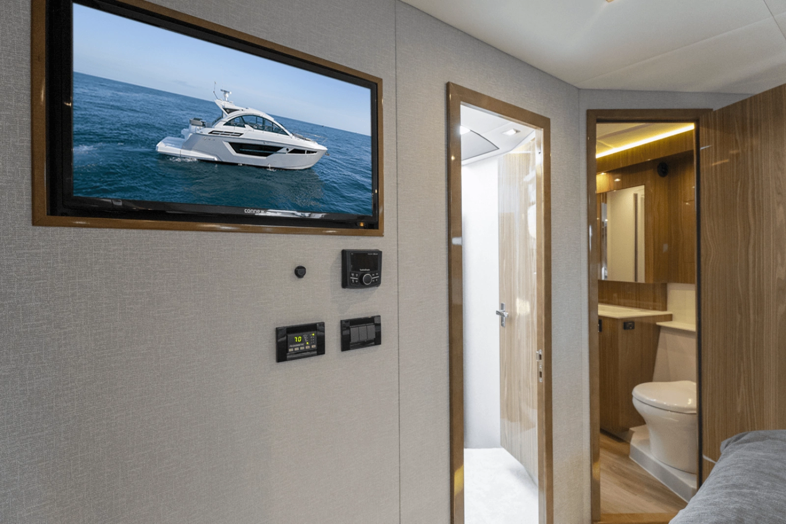 2024 Cruisers Yachts 50 Cantius