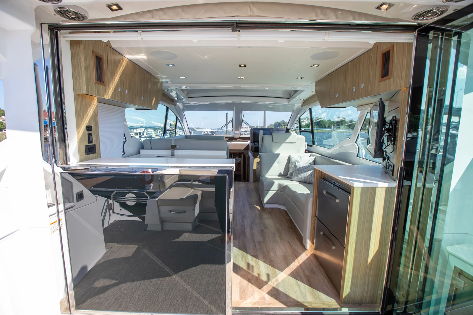 2024 Cruisers Yachts 50 Cantius
