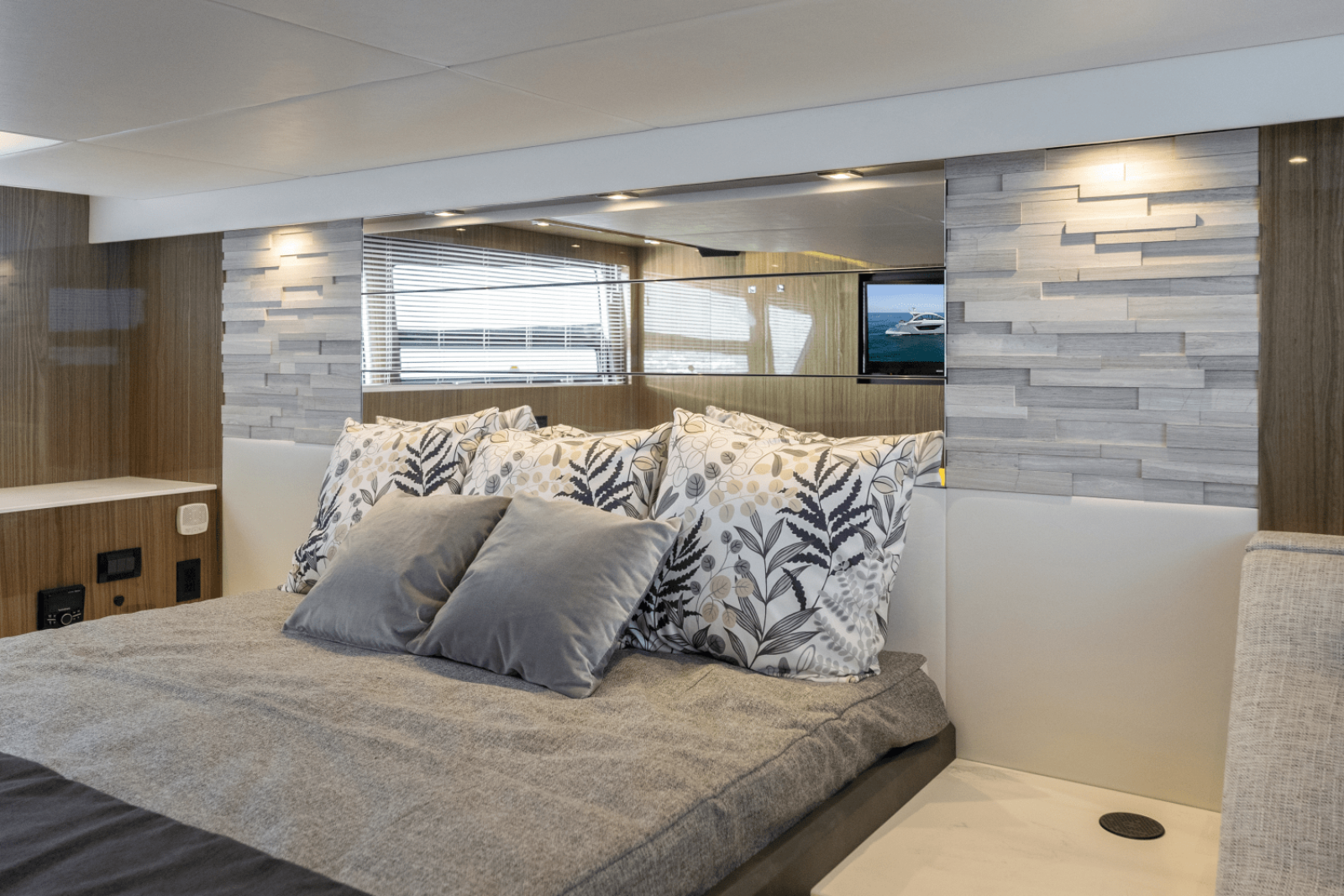 2024 Cruisers Yachts 50 Cantius