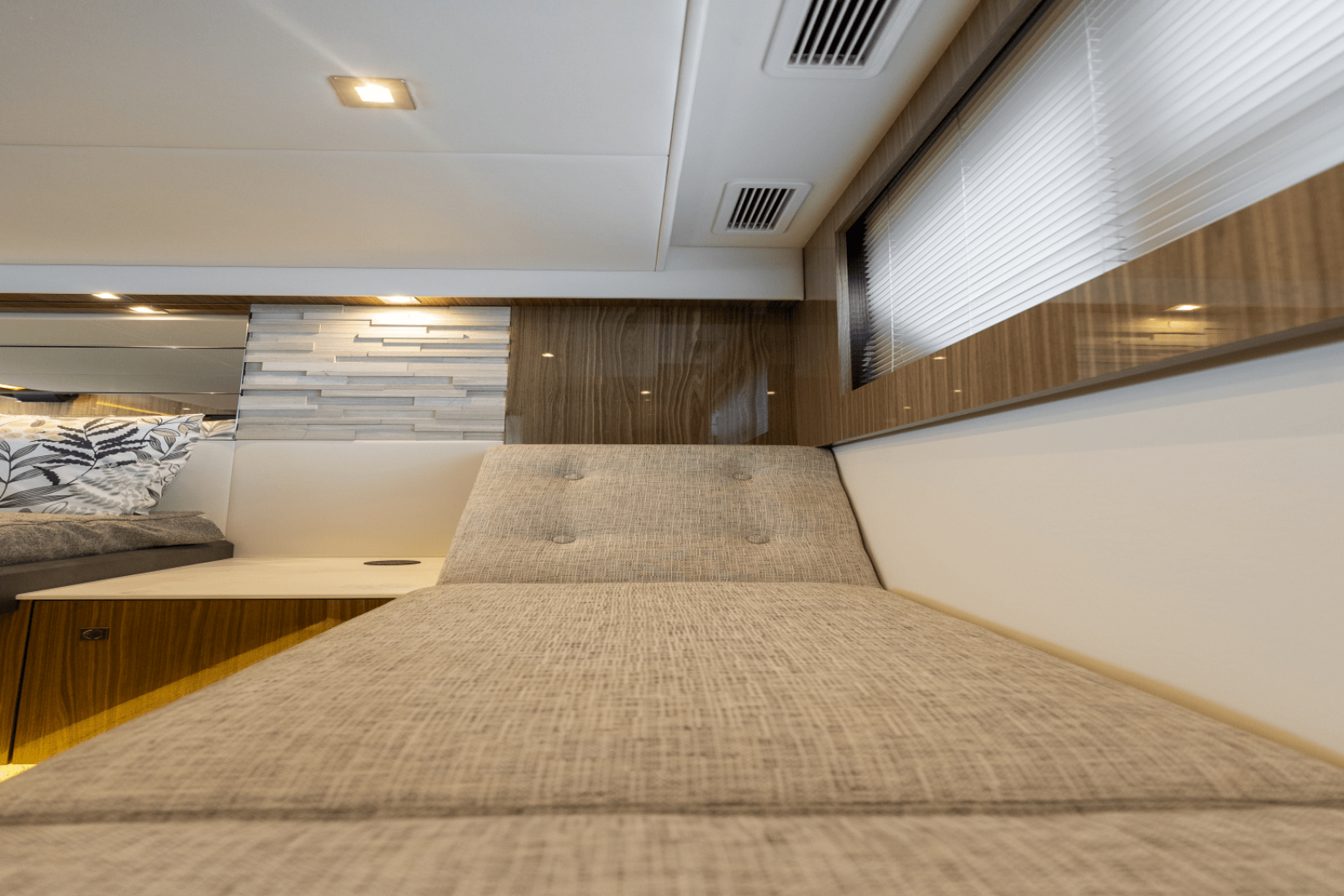 2024 Cruisers Yachts 50 Cantius