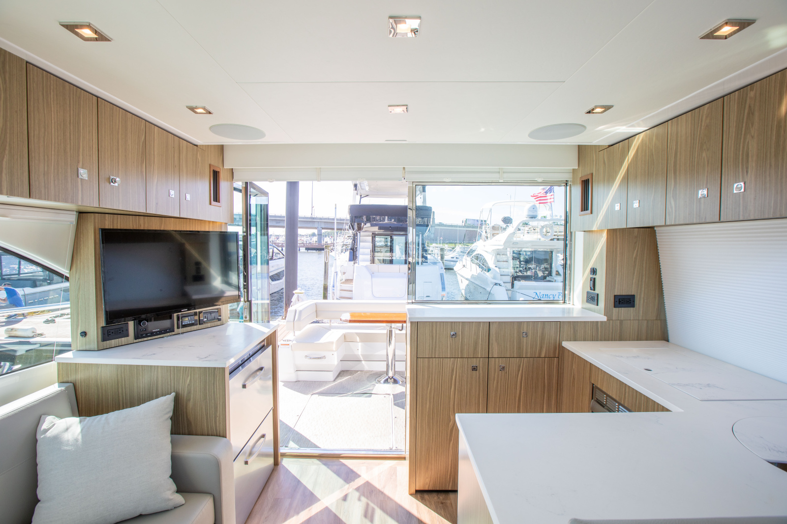 2024 Cruisers Yachts 50 Cantius