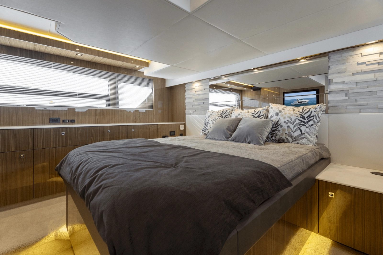 2024 Cruisers Yachts 50 Cantius