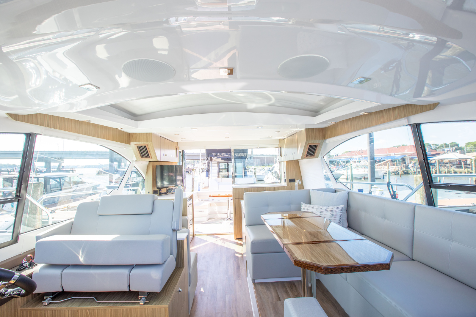 2024 Cruisers Yachts 50 Cantius