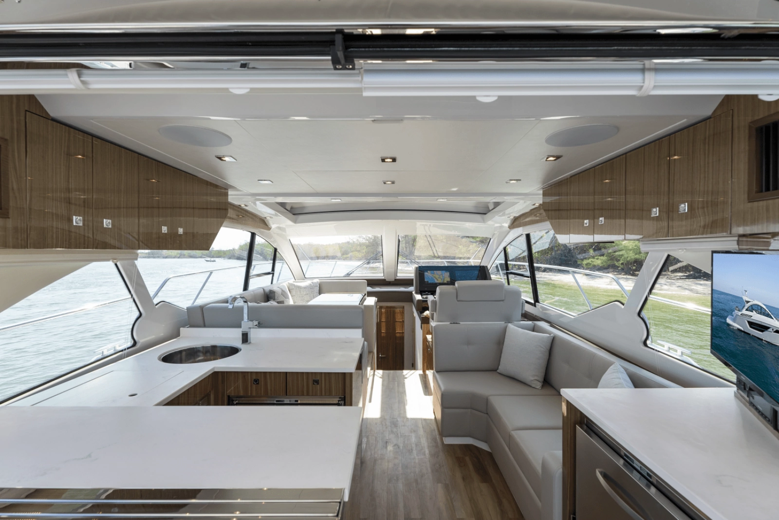 2024 Cruisers Yachts 50 Cantius