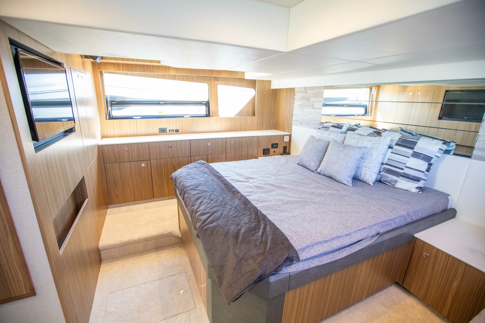 2024 Cruisers Yachts 50 Cantius