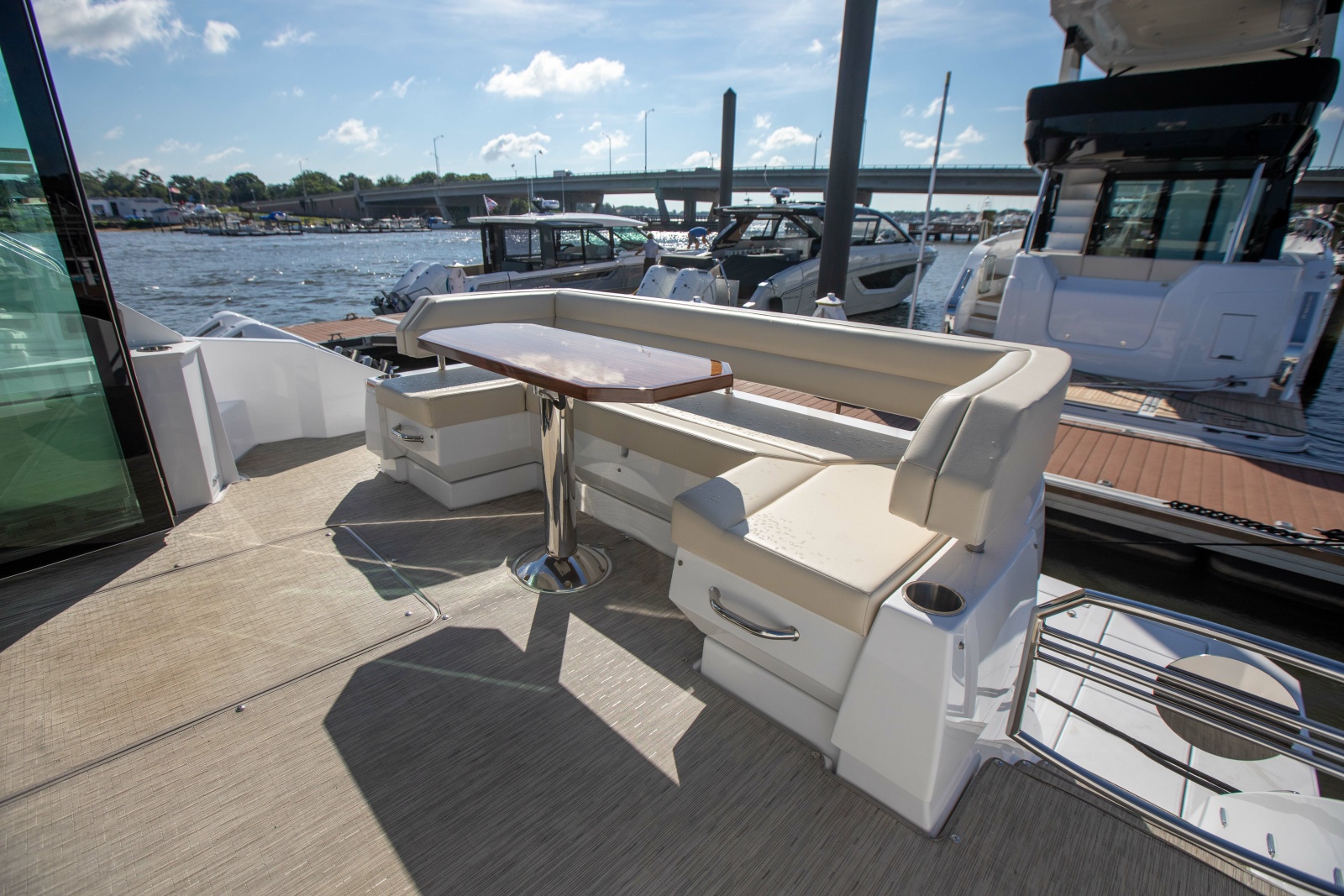 2024 Cruisers Yachts 50 Cantius
