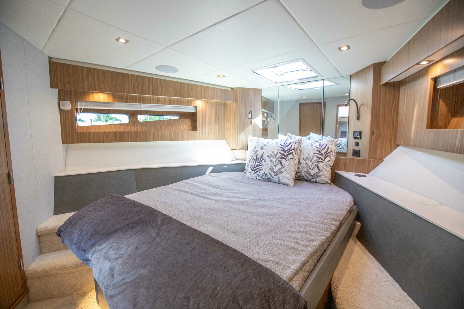 2024 Cruisers Yachts 50 Cantius