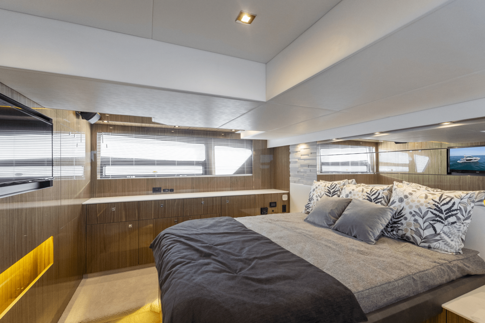 2024 Cruisers Yachts 50 Cantius