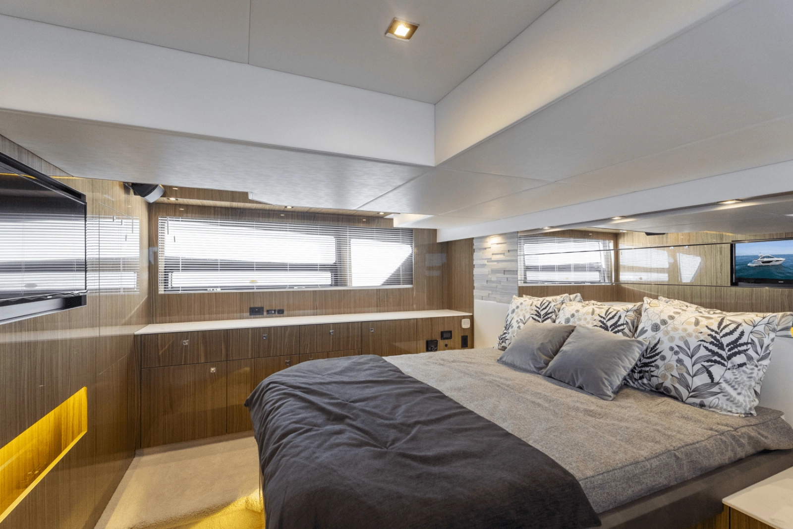 2024 Cruisers Yachts 50 Cantius