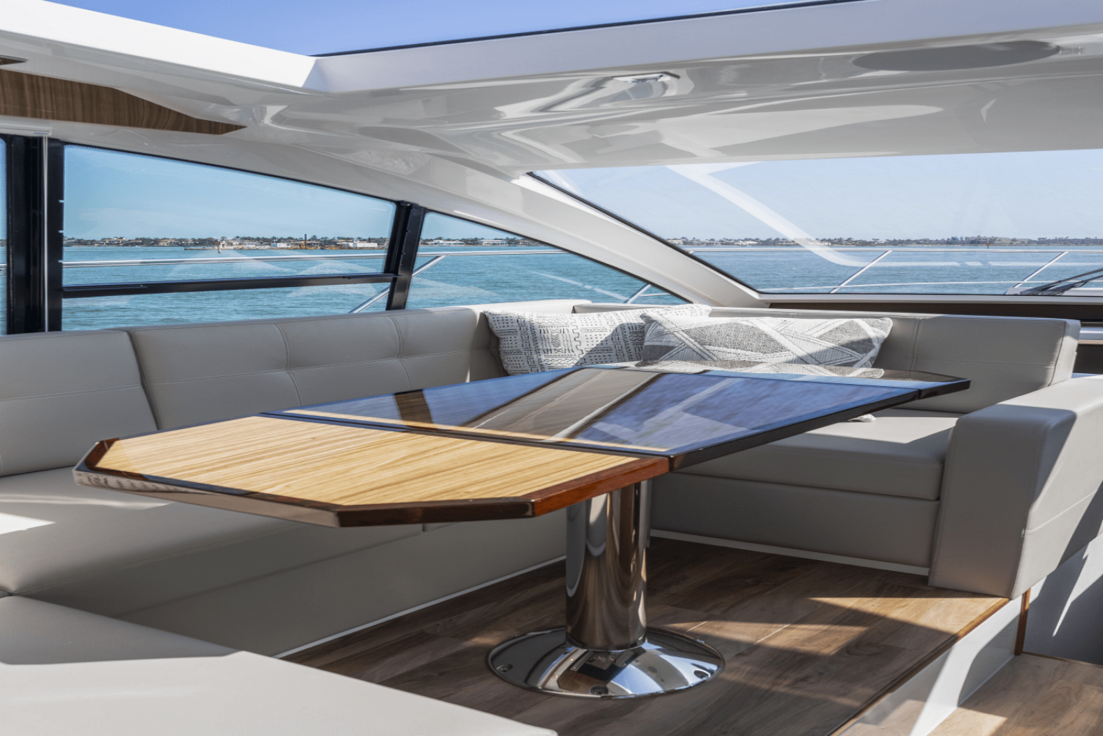 2024 Cruisers Yachts 50 Cantius
