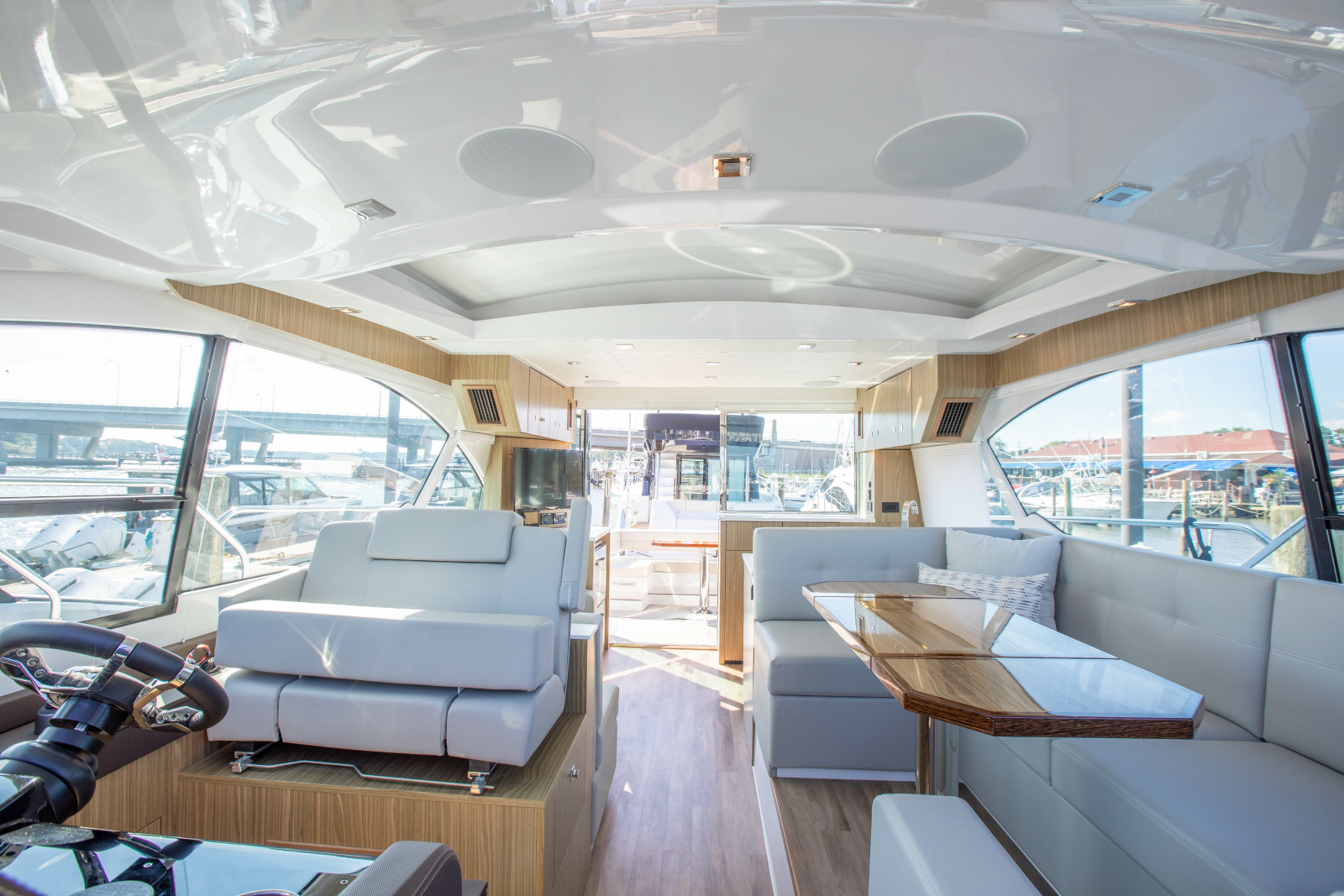 2024 Cruisers Yachts 50 Cantius