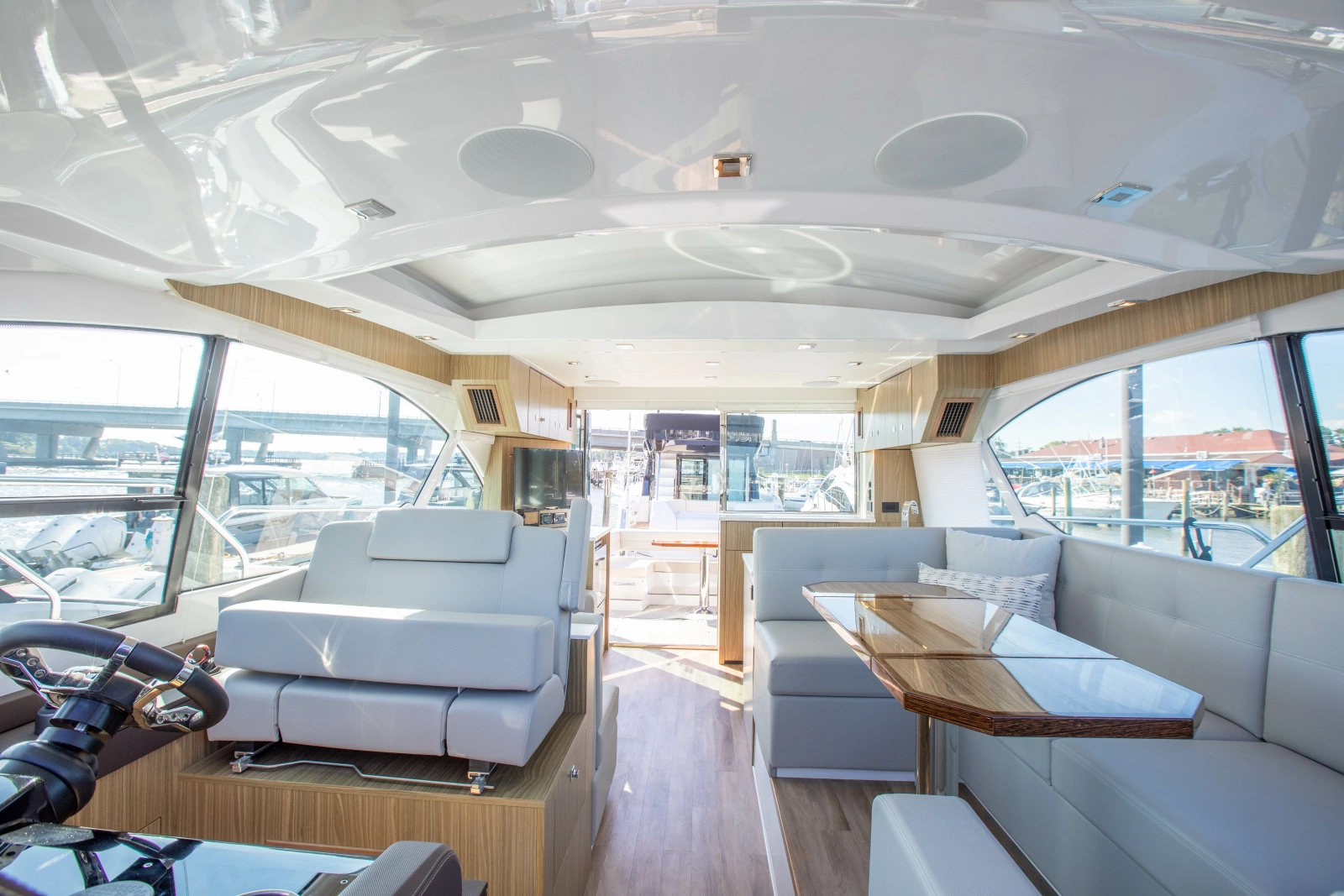 2024 Cruisers Yachts 50 Cantius
