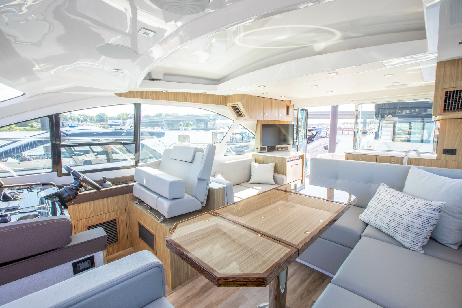 2024 Cruisers Yachts 50 Cantius