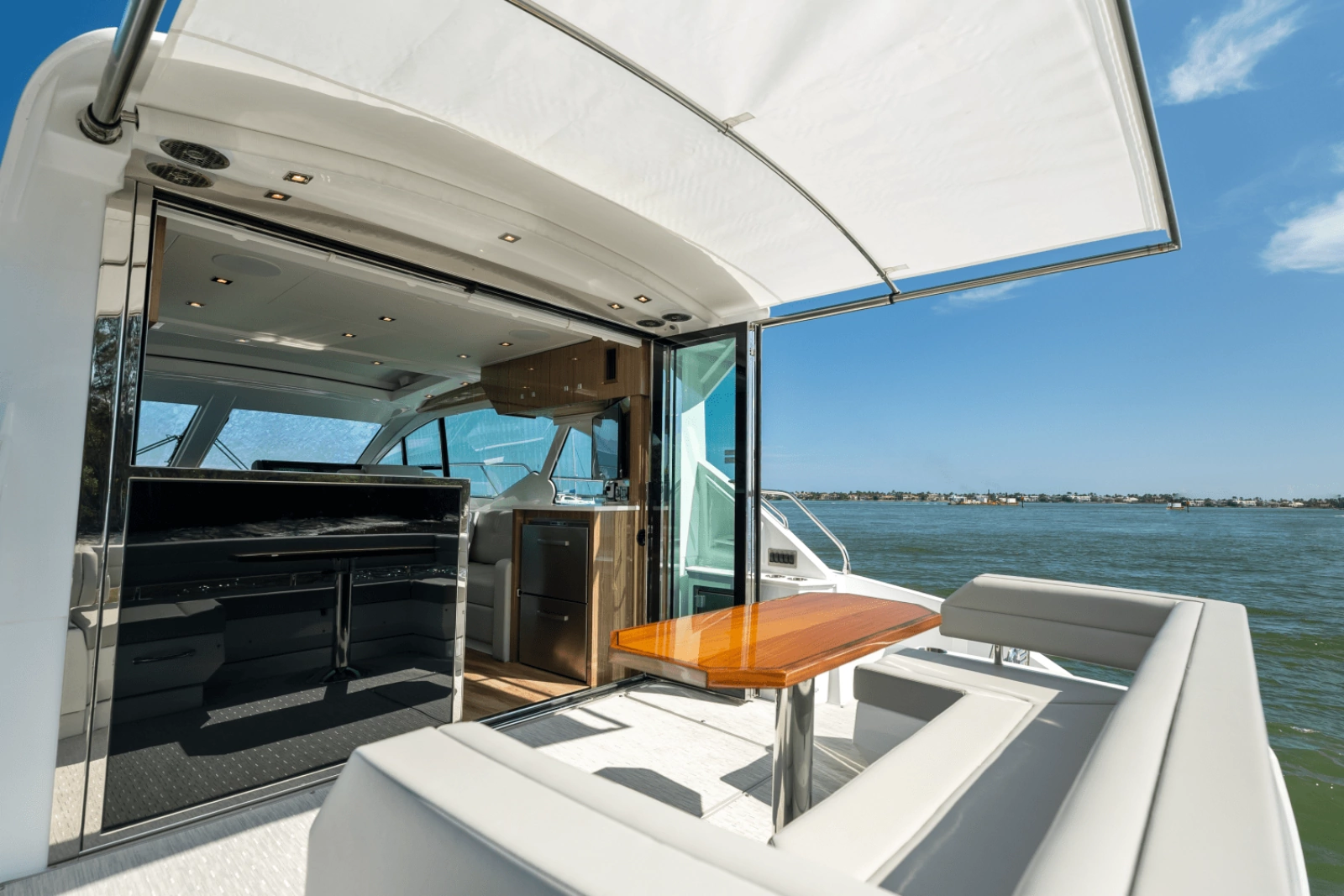 2024 Cruisers Yachts 50 Cantius