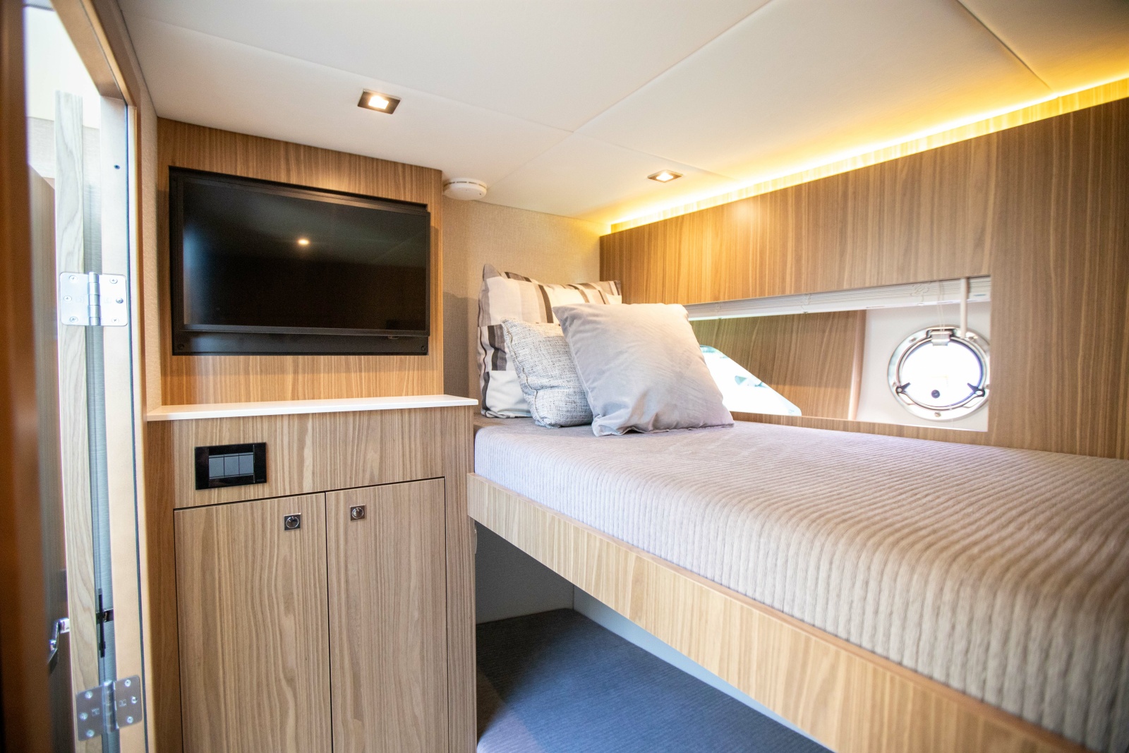 2024 Cruisers Yachts 50 Cantius