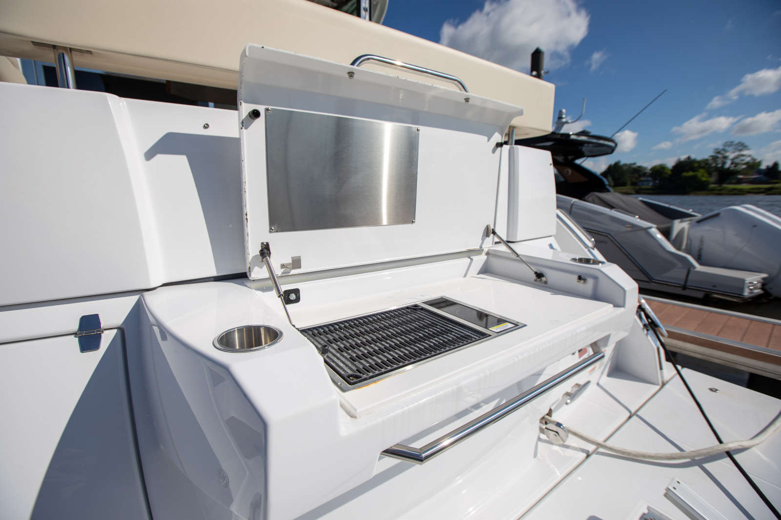 2024 Cruisers Yachts 50 Cantius