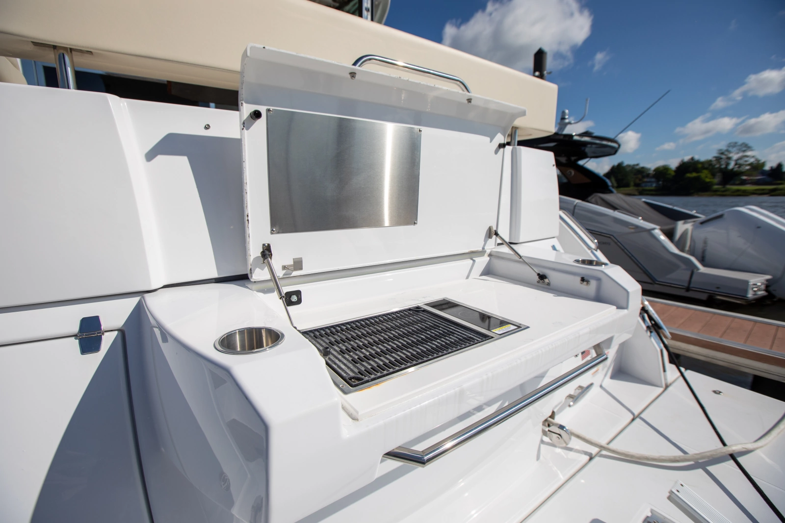 2024 Cruisers Yachts 50 Cantius