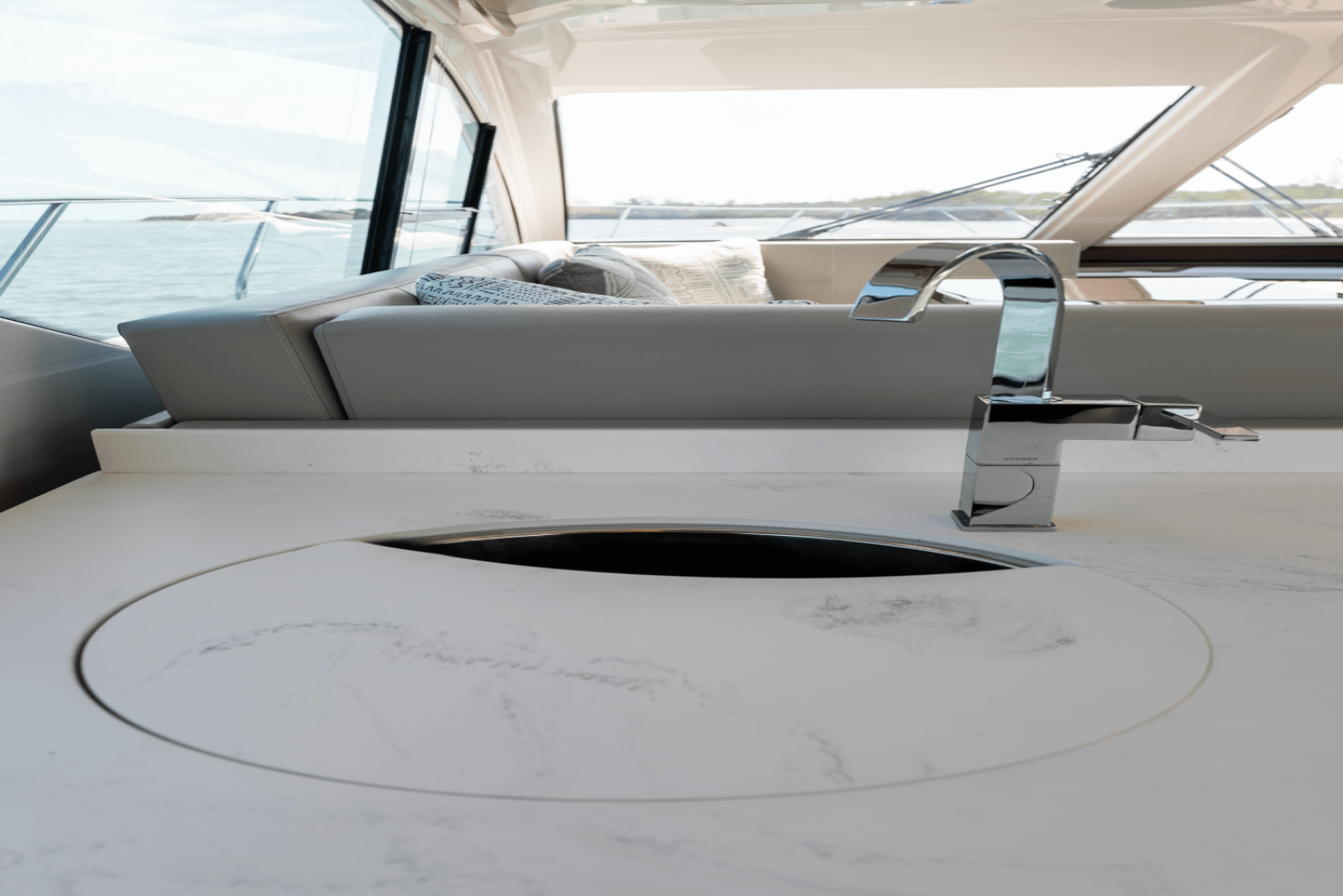 2024 Cruisers Yachts 50 Cantius