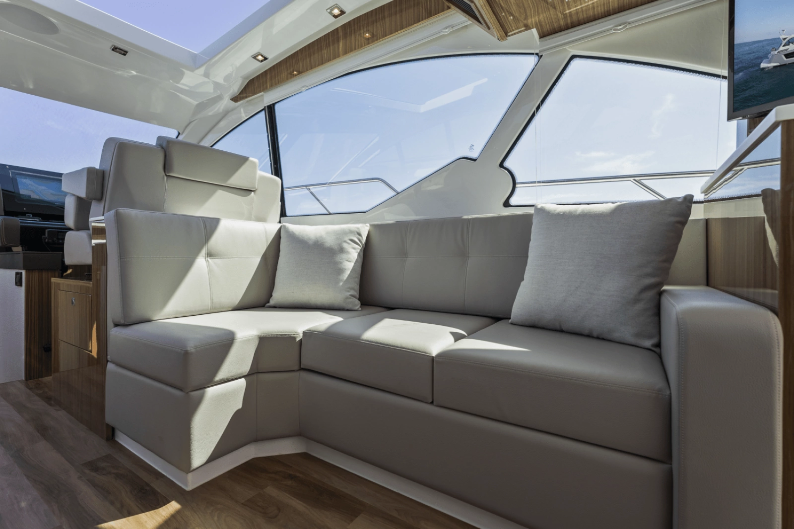 2024 Cruisers Yachts 50 Cantius
