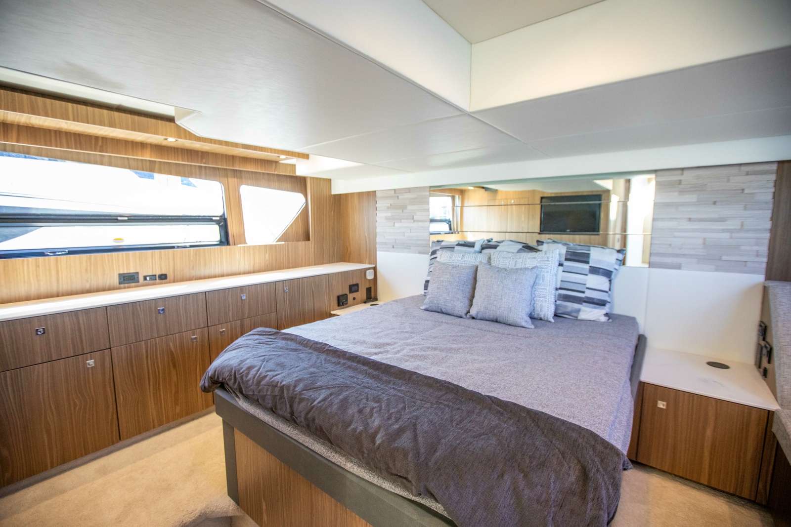 2024 Cruisers Yachts 50 Cantius
