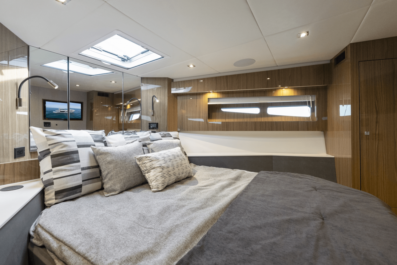 2024 Cruisers Yachts 50 Cantius